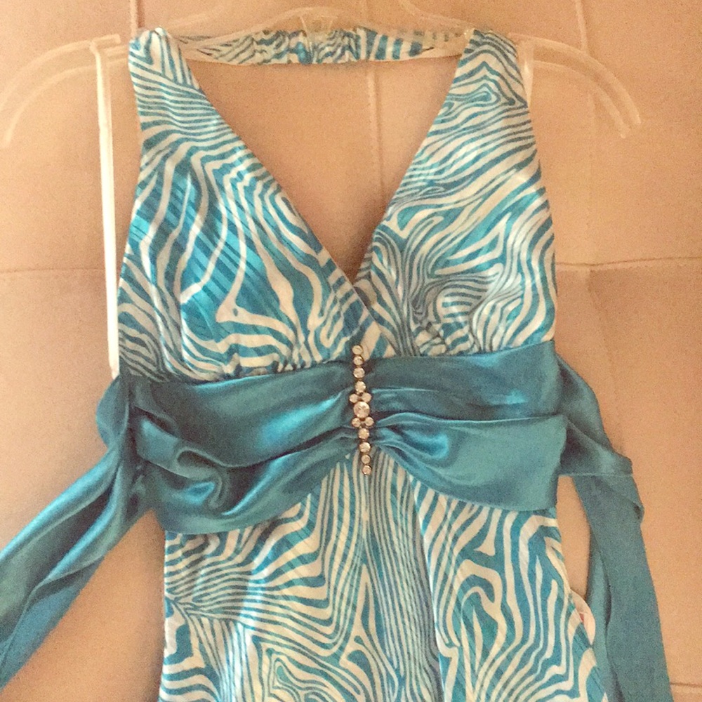 DEB. Blue and white animist print dress